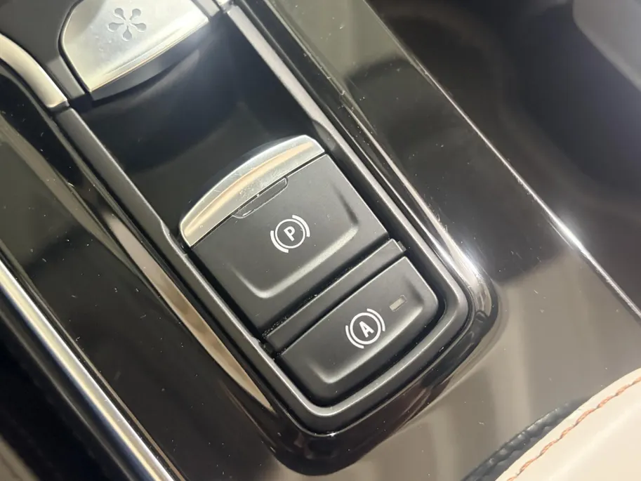 Renault Espace 225PK TCe Initiale Paris 7p. Automaat | 7 Zitplaatsen | Stoelverwarming | Schuif/Kantel Dak | Stoelverkoeling | Semi Elektrische Wegklapbare Trekhaak | Climate Control | Apple CarPlay/Android Auto | Head Up Display | Wit Leder | Camera | Parkeersensoren |
