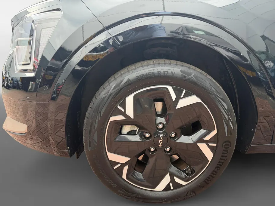 Kia Niro EV ExecutiveLine 64.8 kWh | Meest luxe uitvoering | Head up display | Stoelverwarming en ventilatie | Schuif/ Kantel dak | Cruise Control Adaptief | Carplay | Fabrieksgarantie t/m 4-2032 | NAP