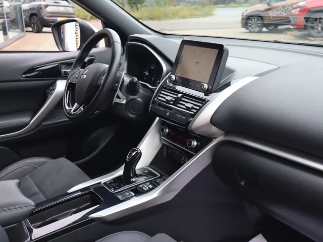 Mitsubishi Eclipse Cross 2.4 PHEV Executive Trekhaak | All Seasons | Adaptive Cruise