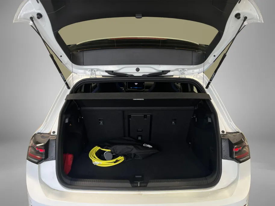 Volkswagen Golf 1.5 272pk DSG eHybrid GTE · Panoramadak · Camera · Head-Up Display · Matrix LED · Dodehoeksensor · Stuur- & Stoelverwarming · Garantie t/m 09-11-2030 of 100.000km