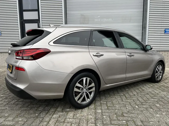 Hyundai i30 Wagon 1.4 T-GDI Premium | Apple Carplay & Android Auto | Climate Control | Lichtmetalen Velgen | Cruise Control
