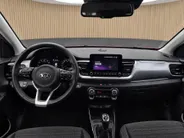 Kia Stonic 1.0 T-GDi MHEV DynamicPlusLine Dealer onderhouden | Trekhaak | Climate control | Navigatie |