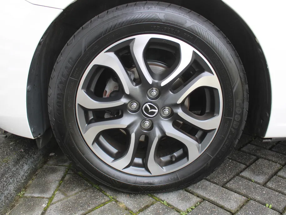Mazda 2 1.5 Skyactiv-G GT-M | Trekhaak | Camera | Stoelverwarming | 16' LM | Navi | Cruise | Clima | Dodehoek detectie | LED | HUD |