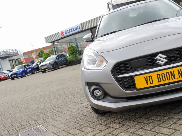 Suzuki Swift 1.2 Style Smart Hybrid Automaat | Navi | Adap. Cruise | Clima | Camera | Lm-Velgen