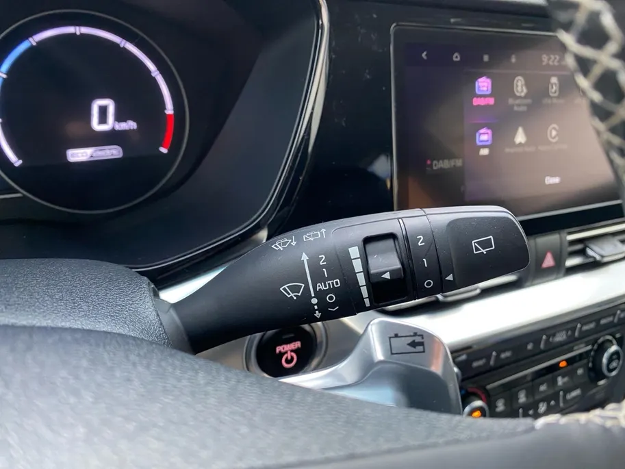 Kia e-Niro DynamicLine 64 kWh | Climate control | Navigatie | 17 inch LM-velgen | Keyless | AppleCarPlay-Android Auto | Parkeercamera | SOH 99.3% |