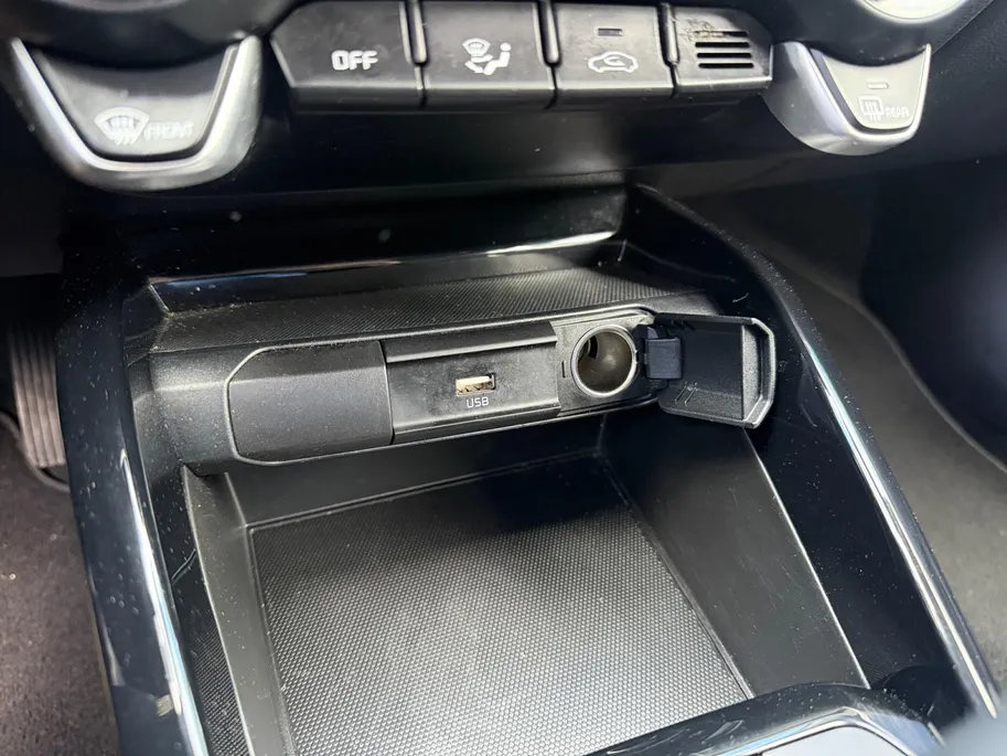 Kia Stonic 1.0 T-GDi MHEV DynamicLine Navigatie | Achteruitrijcamera | Lichtmetaal | Resterende fabrieksgarantie |