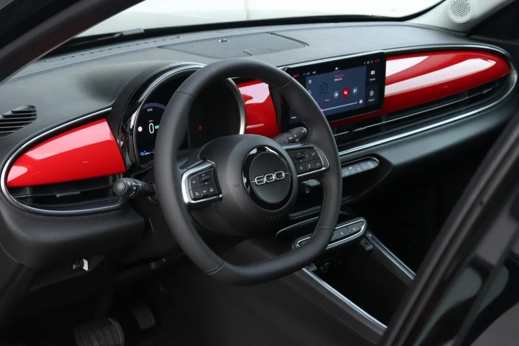 Fiat 600 RED 54 kWh | Carplay | Clima | Cruise | PDC | BTW