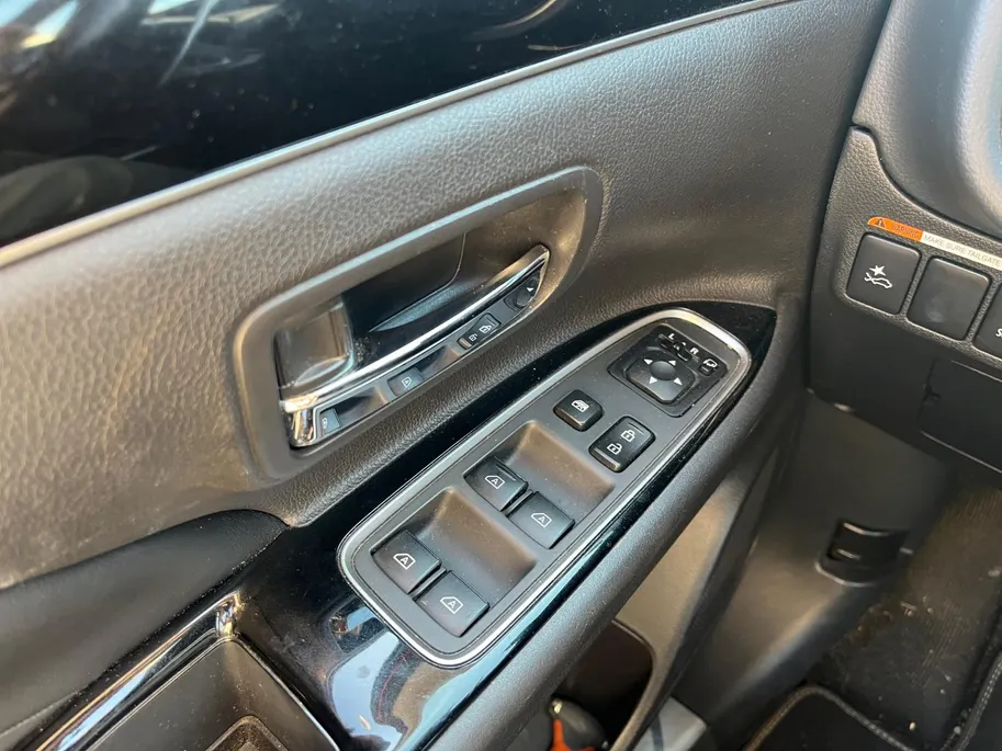 Mitsubishi Outlander 2.4 PHEV autom. Intense+ NL Auto | Pano dak | Trekhaak | LED | Alcantara | Blind Spot | Stoel-/stuurverwarming | etc.