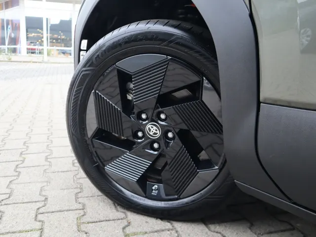 Toyota Urban Cruiser Dynamic 61 kWh | Stoel/Stuur Verwarming | Carplay |