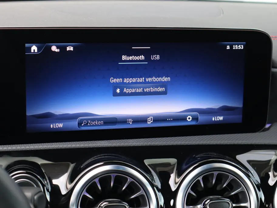 Mercedes-Benz CLA 180 Business Solution AMG l Trekhaak l Panoramadak l stoelverwarming