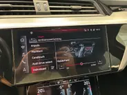 Audi e-tron 55 Quattro 408pk S Edition 95 kWh · SOH 95,8% · Panoramadak · Luchtvering · 360 Camera · Elek. Voorstoelen · Elek. Achterklep · Stoel-& Stuurverwarming · 21'' Inch ·