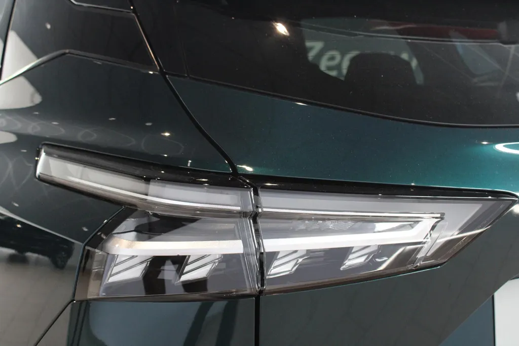Nissan QASHQAI 1.3 MHEV Xtronic N-Design |1800kg trekgewicht|Coldpack|Panoramisch dak|Camera rondomzicht|Parkeersensoren voor en achter|Naviagatie|Apple carplay&Android auto|20inch Lichtmetalenwielen|Alcantara bekleding|