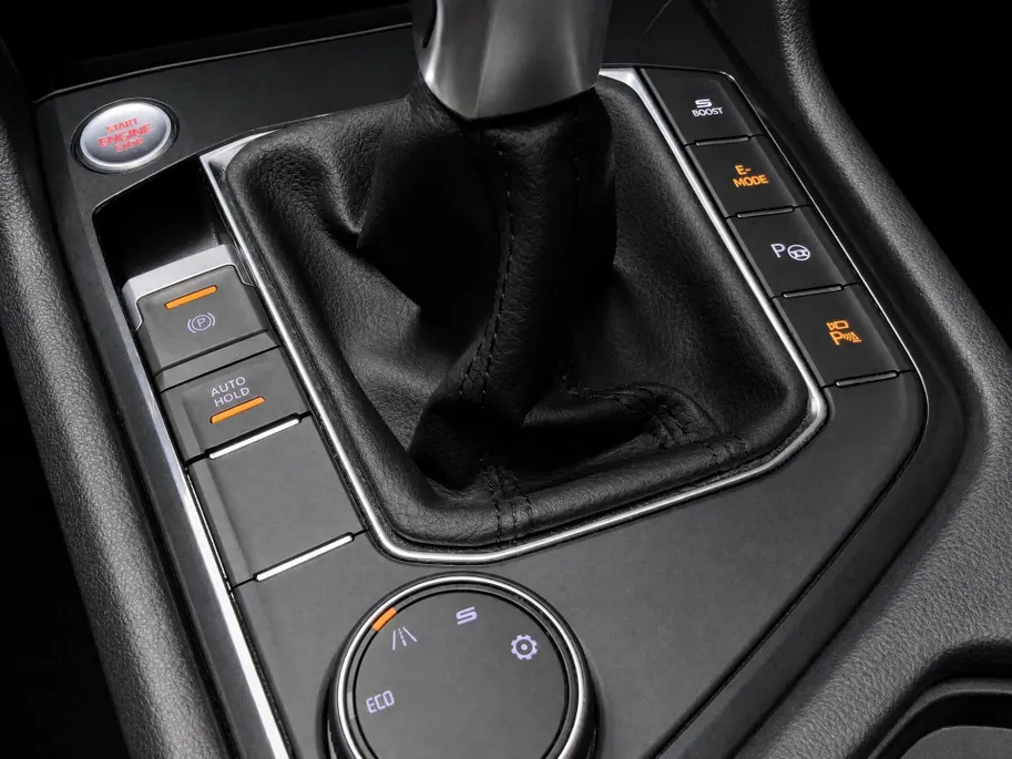 SEAT Tarraco 1.4TSIe-Hybrid 180kW/245PK PHEV FR · Panoramdak · Trekhaak · 360°Camera + Parkeersensoren · Stoelverwarming · Apple/Android Car Play ·