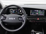 Kia Niro EV DynamicPlusLine 64.8 kWh | 17' LM | Schuif / Kantel dak | Navi | Cruise | Airco | Camera | 17% bijtelling |