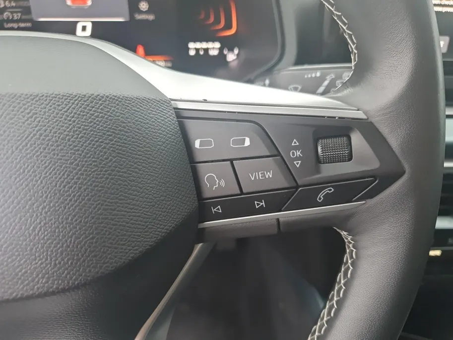 SEAT Arona Xperience | Climate control | Adaptieve cruise control | Camera | Apple CarPlay / Android  | Parkeersensoren voor en achter |