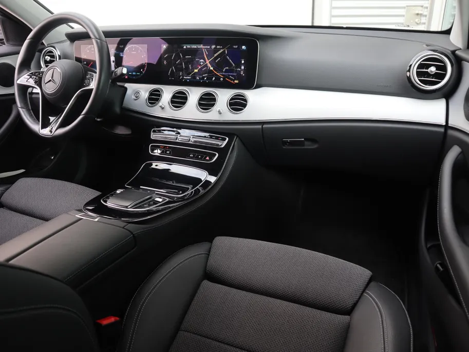 Mercedes-Benz E-Klasse Estate 200 Business Solution l Trekhaak l Carplay l Sfeerverlichting