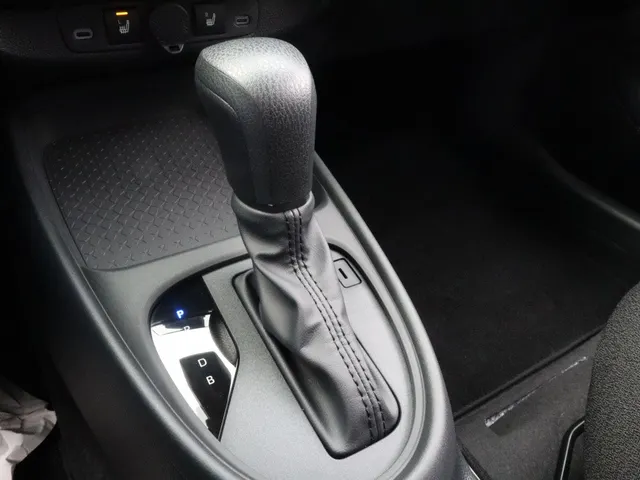 Toyota Aygo X Hybrid 115 play | LM Velgen | Stoelverwarming