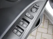 Kia Stonic 1.0 T-GDi MHEV DynamicPlusLine | Camera | Clima | Cruise | 16' LM | LED | Navi | Apple Carplay/Android Auto | Keyless | Automaat |