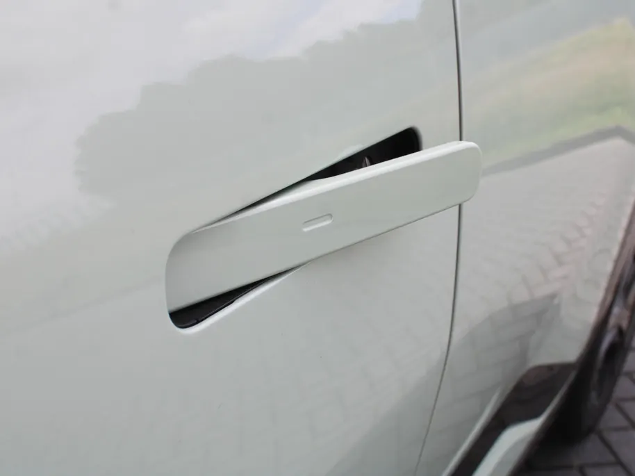 Kia EV3 GT-Line Business Edition 81.4 kWh | Stuur-/stoelverwarming | Camera | Dodehoek detectie | Elek. stoelverstelling | 19" LM | LED | Telefoonlader |