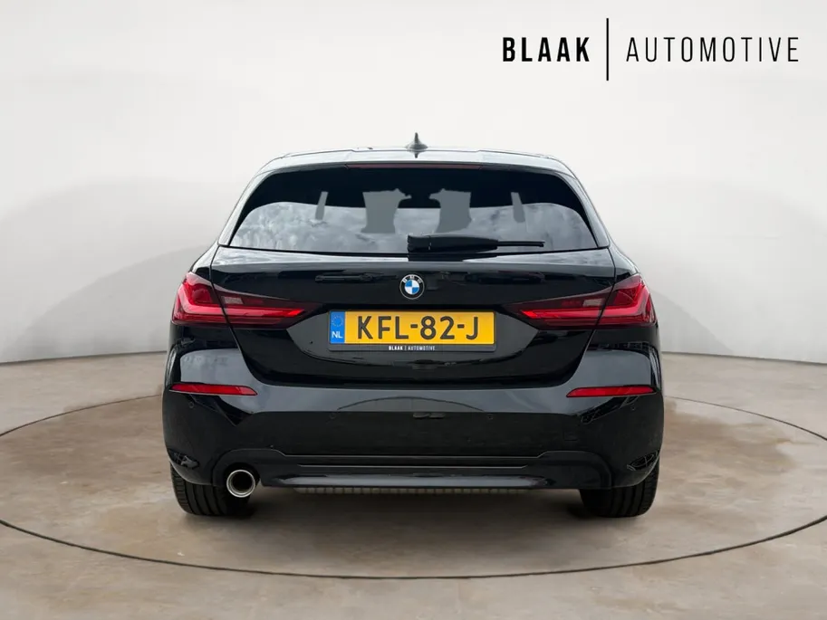 BMW 1 Serie Limousine 118i Sport Line Apple/Android draadloos | Automaat | Climate Con