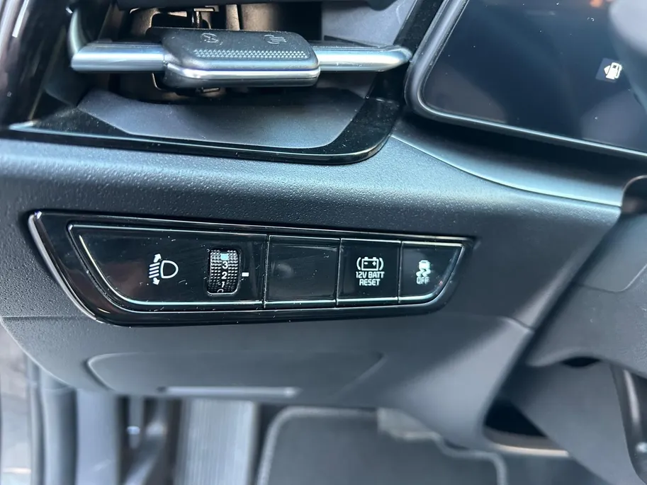 Kia Niro 1.6 GDi Hybrid DynamicLine Edition | Elektrisch Verstelbare Bestuurdersstoel | Dodehoekdetectie | Apple Carplay / Android Auto | Navigatiesysteem | Licht + Regensensor | Parkeersensoren Voor + Achter | Camera Achter | Cruise Control Adaptief | Rijstrookse
