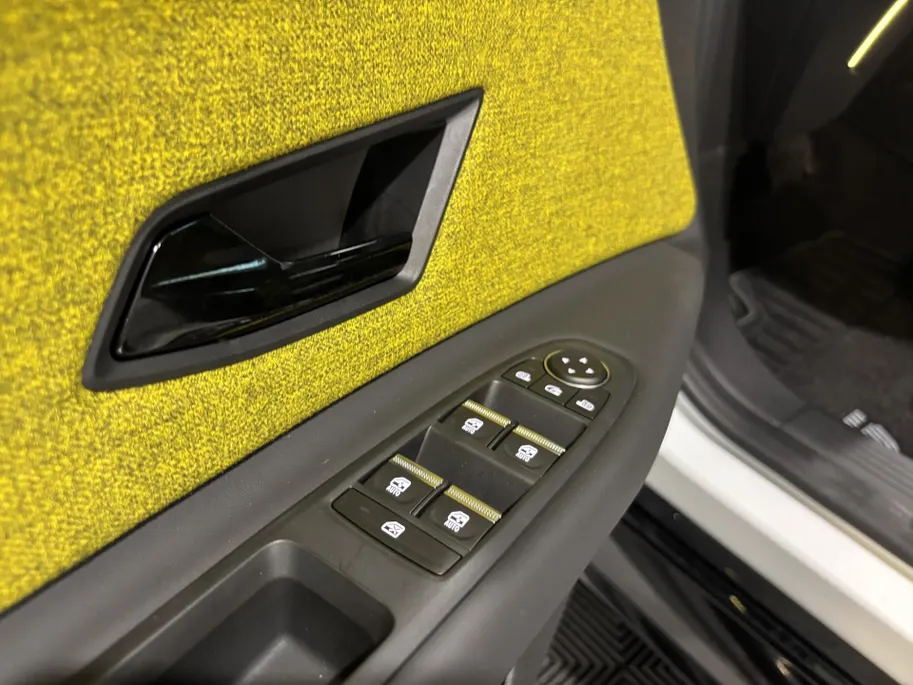 Renault 5 Comfort Range Iconic Cinq 52 kWh Automaat | DEMO | Harman Kardon Audio | Camera | Blind Spot Warning | Adaptive Cruise Control | Climate Control | Apple CarPlay/Android Auto | Digital Cockpit |