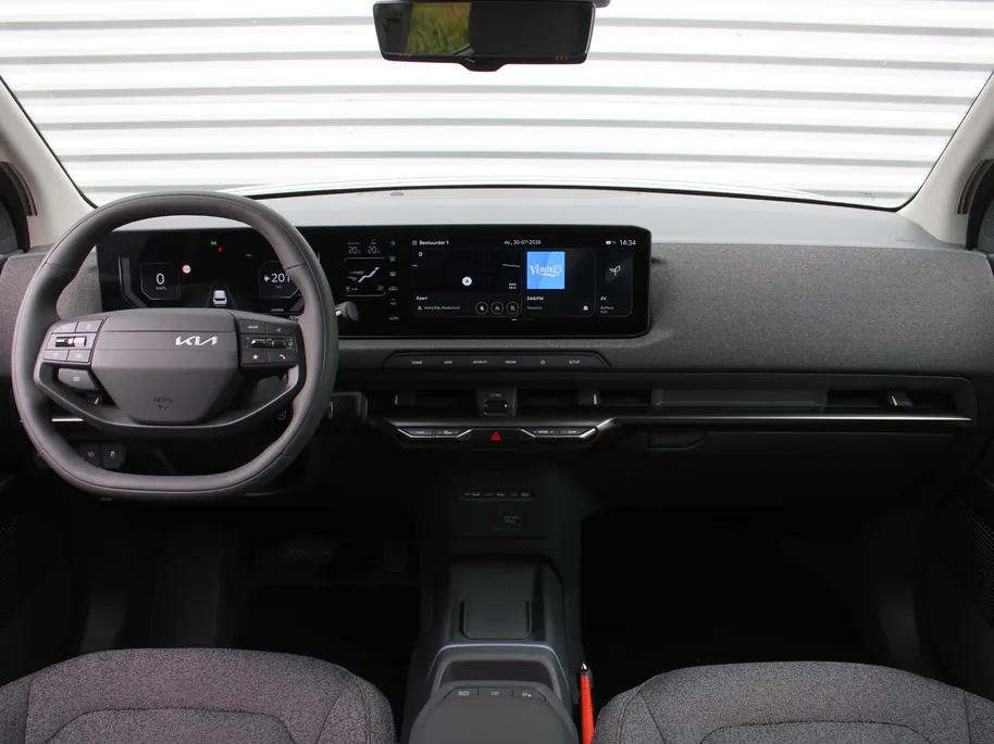 Kia EV2 Plus 42.2 kWh | Dodehoek detectie | Clima | 18'' LM Velgen | Stuur-/stoelverwarming | All seasons | Camera | Keyless | Telefoonlader | Navi |