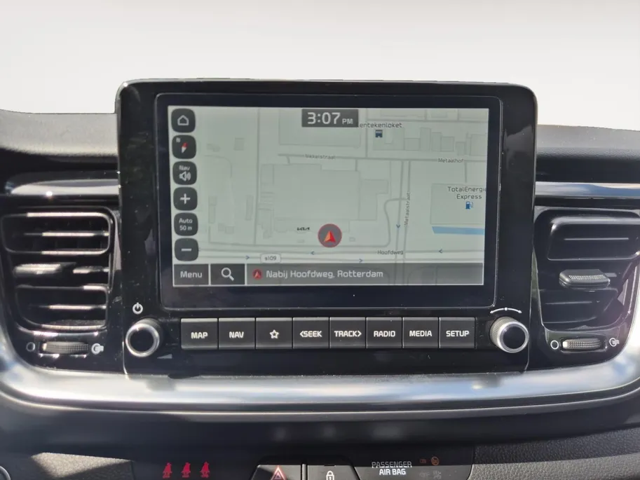 Kia Stonic 1.0 T-GDi MHEV DynamicPlusLine | Afneembare Trekhaak | Cruise Control | Climate Control | Navigatie | Camera | LM Velgen |