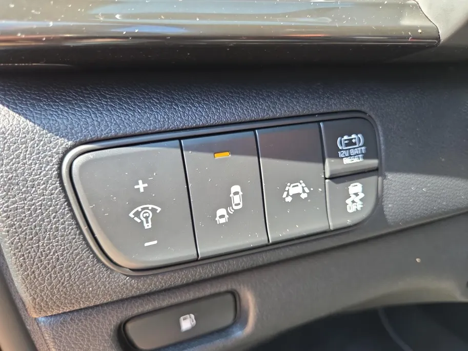 Kia Niro 1.6 GDi Hybrid ExecutiveLine | Trekhaak | dodehoek detectie | Cruise control Adaptief | Stoelverwarming en ventilatie | All-season banden | JBL | Navigatie | Apple CarPlay & Android Auto | Lederen bekleding | Lage km stand | NAP