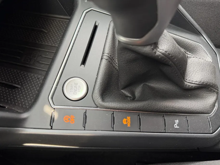 Volkswagen Taigo 1.0 TSi DSG7-autom. R Line | Automaat | Camera | Climate Control | Apple Carplay/Android Auto | Keyless | Sportstoelen | R-line