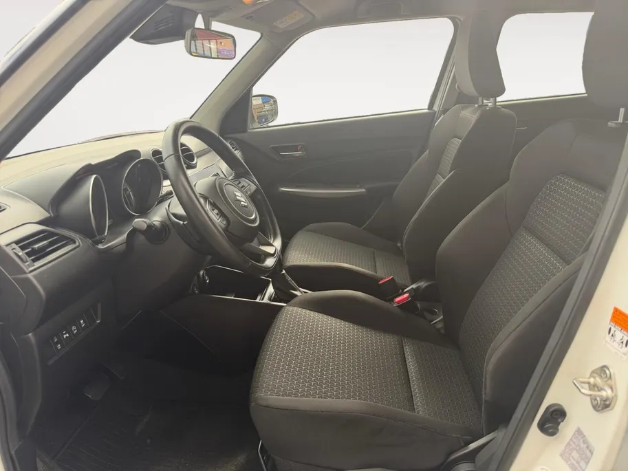 Suzuki Swift 1.2 Style Smart Hybrid | Adapt Cruise Control / Climate Control | Stoelverwarming | Camera | Navigatie |