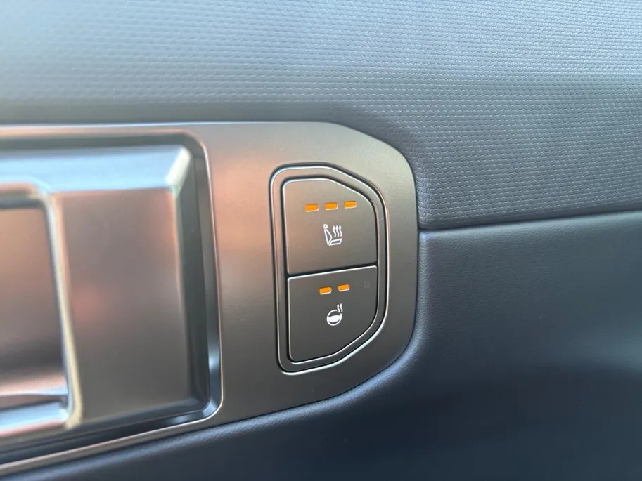 Kia EV4 Plus 81.4 kWh | Achteruitrijcamera | Stoel/stuurverwarming | Apple carplay / Android auto |