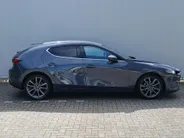 Mazda 3 Hatchback Luxury edition / All-seasons / Navi / Cruise / Climate