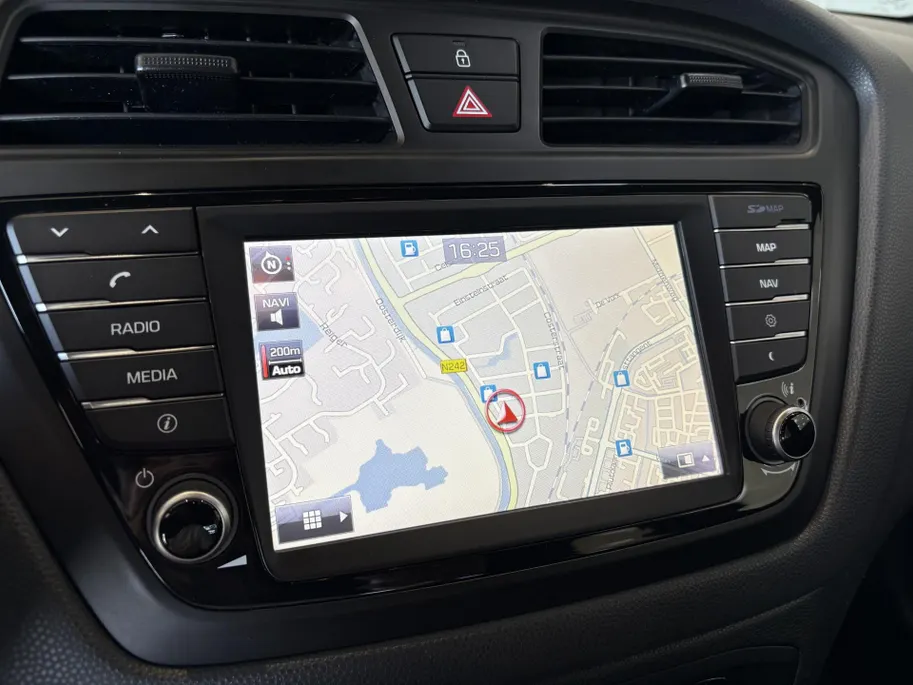 Hyundai i20 1.0 T-GDI Black Edition Navigatie