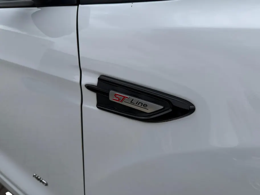 Ford Kuga 1.5 EcoBoost ST Line | Winter en zomerset | Navi |