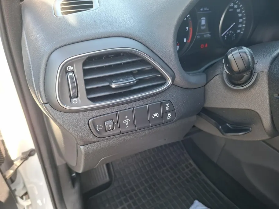 Hyundai i30 Wagon 1.0 T-GDI Comfort | Navigatie | Cruise | NU Rijklaarprijs! Incl.12 Maanden, APK, Onderhoudsbeurt etc! Premiumpakket gratis!