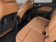 Audi Q4 e-tron 40 Advanced edition 204pk 77 kWh · Leder · Trekhaak · Camera + Parkeersensoren · Apple/Android Car Play · Stoelverwarming ·