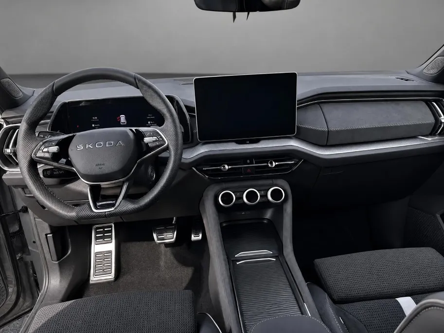 Škoda Kodiaq Sportline Business 1.5 TSI PHEV 150 kW / 204 PK | Steel Grey | 19'' tirsuli aero velgen | Trekhaak wegklapbaar | 2000,- inruilvoordeel!