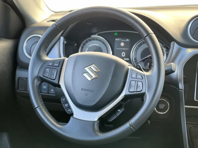 Suzuki Vitara 1.5 Hybrid Select Automaat | Trekhaak | All Season Banden | Lage Kilometerstand | Apple Carplay & Android Auto
