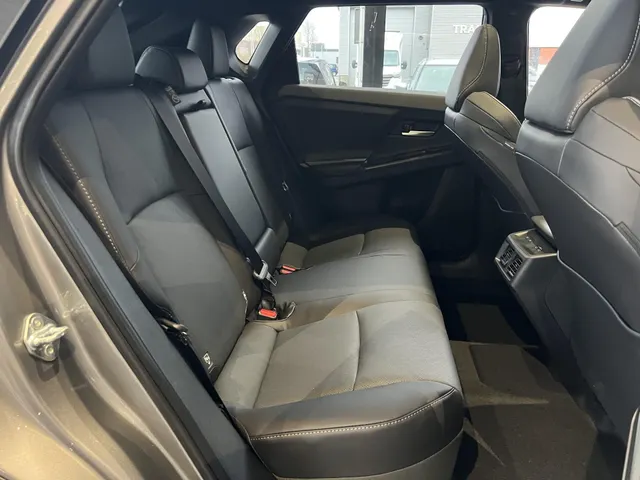 Subaru Solterra 4E-xperience 73.1 kWh | NIEUW MODEL!!! | 100% Elektrisch | Uit Voorraad Leverbaar | Panoramisch Dak | Dubbelen Draadloze Telefoonoplader | Nieuw Multimedia Systeem