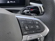 Volkswagen T-Roc 1.5eTsi/150PK R-Line · Trekhaak · Navigatie · Camera + Parkeersensoren · Stoelverwarming · Apple/Android Car Play · Garantie t/m 19-01-2028