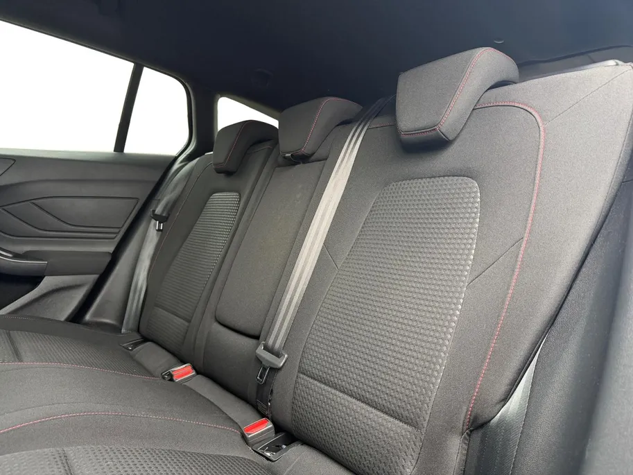 Ford Focus Wagon 1.0 EcoBoost Hybrid ST Line X | NL auto | Dealer onderhouden | 155 pk |  Automaat | BLIS| Adapt. cruise control | Winter pack | Parkeersensoren voor en achter | Achteruitrijcamera | Elektr. achterklep | B&O audio | 18' lichtmetalen velgen | Bovag ga