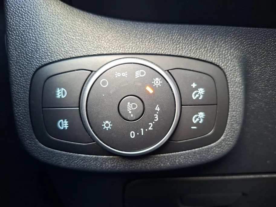 Ford Fiesta 1.0 EcoBoost Hybrid Titanium | Winterpack | Climate Control | Parkeersensoren | 15' Lichtmetaal | DAB+ | Cruisecontrol |