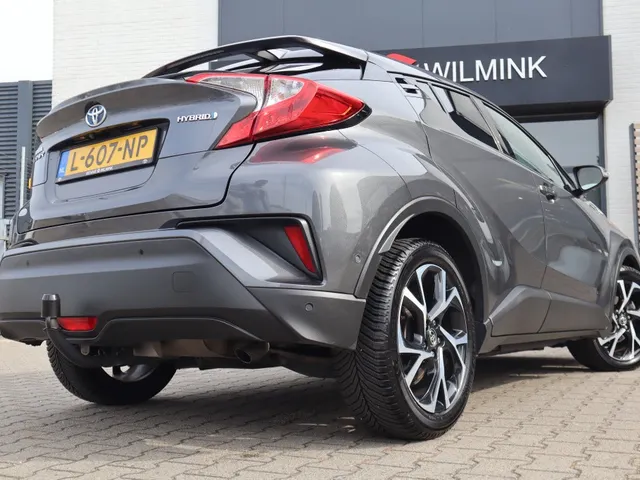 Toyota C-HR 1.8 Hybrid Style Trekhaak | All Seasonbanden | Stuur en stoelverwarming