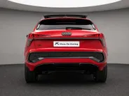 Audi Q3 Sportback 1.5 200kW e-hybrid S edition 272 PK · Tech pro · Glazen panoramadak · Sportstoelen alcantara met rode stiksels