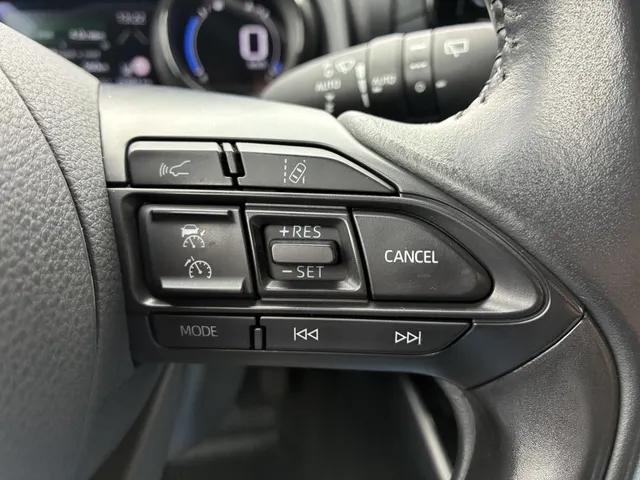 Toyota Yaris 1.5 Hyb. Executive | PDC v/a | Stoelverwarm. | Blindspot |