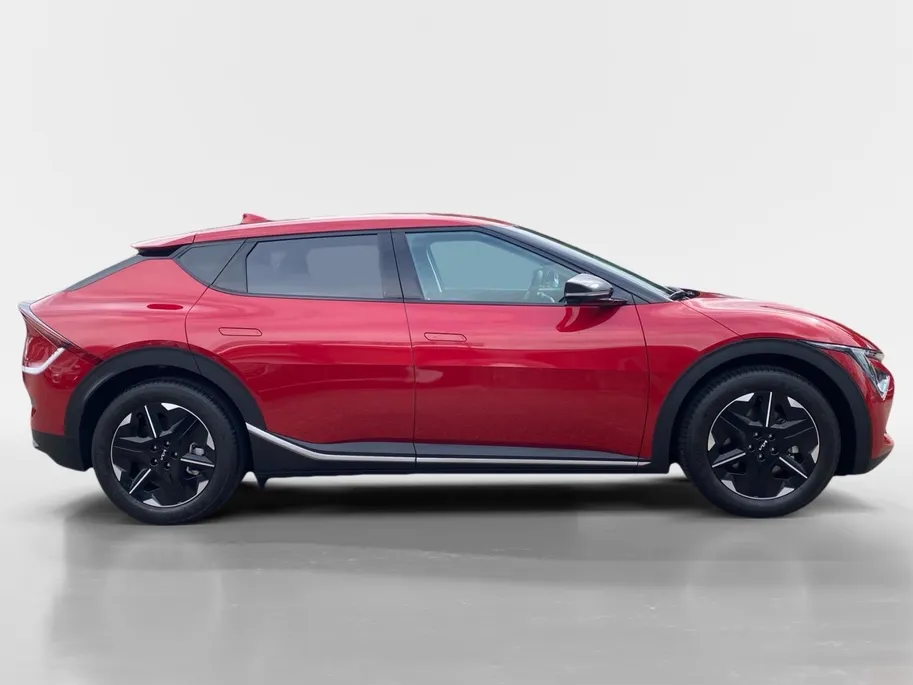 Kia EV6 Light Edition 63 kWh | VOORRAAD VOORDEEL NU €42.950,- | Direct leverbaar | Stoel+Stuur verwarming | Climate control | Navigatie | Parkeer camera achter | Parkeer sensoren voor en achter