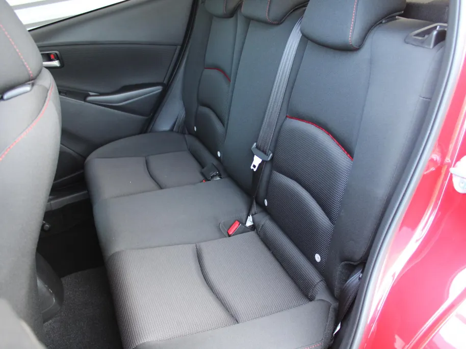 Mazda 2 1.5 Skyactiv-G Sportive | Airco | Cruise | PDC | 16' LM | Camera | 1e eigenaar | Zeer weinig km |