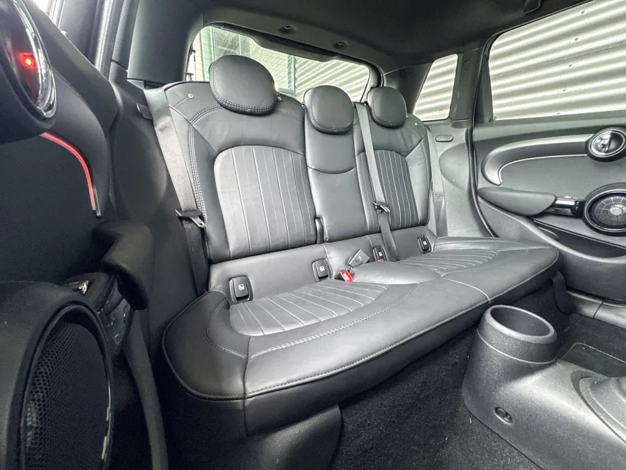 MINI Cooper 5-deurs 1.5 Cooper MINI Yours