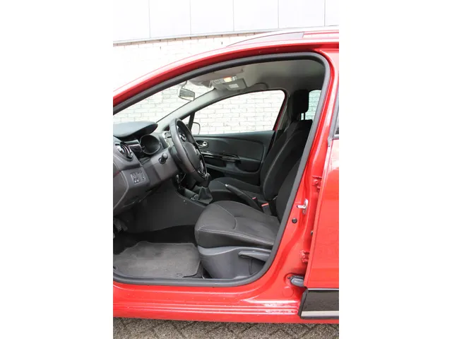 Renault Clio Estate 0.9 TCe Expression | airconditioning | navigatie | lichtmetalen velgen | trekhaak